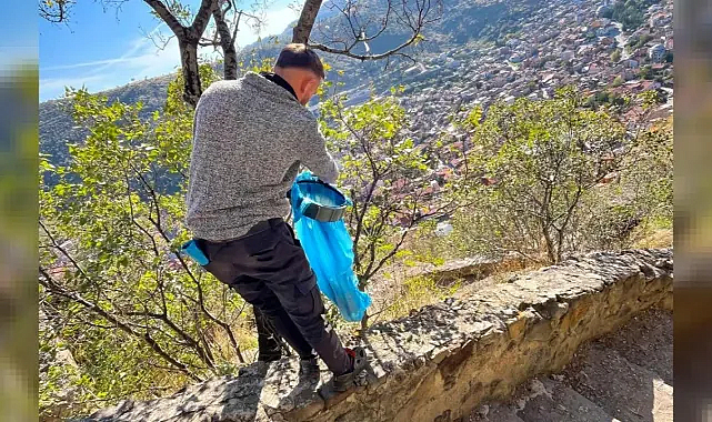 Afyonkarahisar’ın Simgesi Karahisar Kalesi’nde Kapsamlı Temizlik Yapıldı