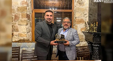 AK Parti Afyonkarahisar'da Kenan Şahin'e 25. Yıl Plaketi