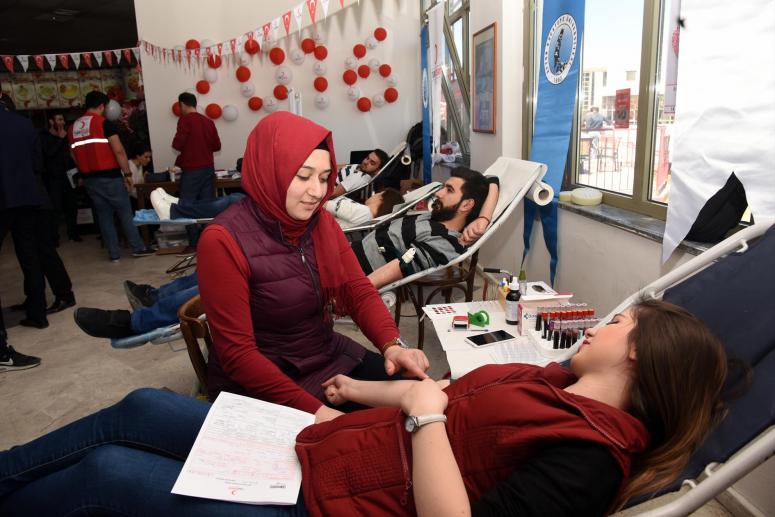 AKÜ’DE 2016 ÜNİTE KAN BAĞIŞI YAPILDI