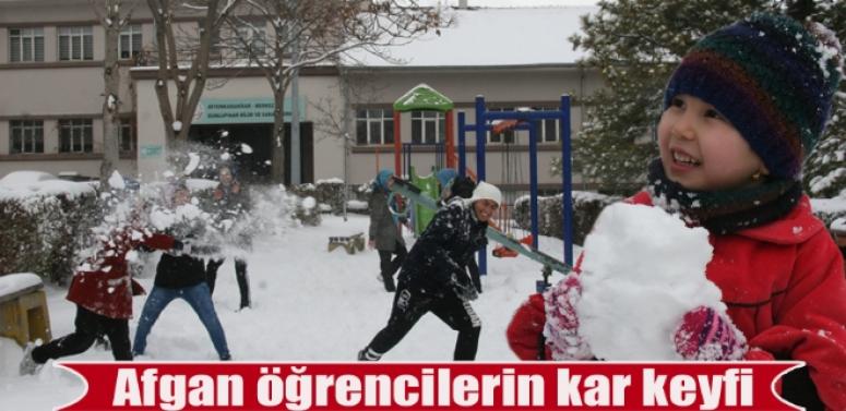 Afyonkarahisar'da Afgan öğrencilerin Afyon’da kar keyfi