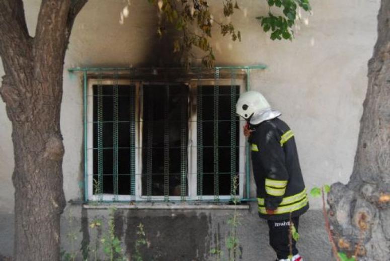 Boşandığı eşi evini kundakladı