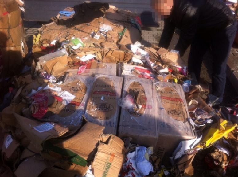 AFYON'DA POLİS ÇOK SAYIDA GÜMRÜK KAÇAĞI SİGARA ELE GEÇİRDİ