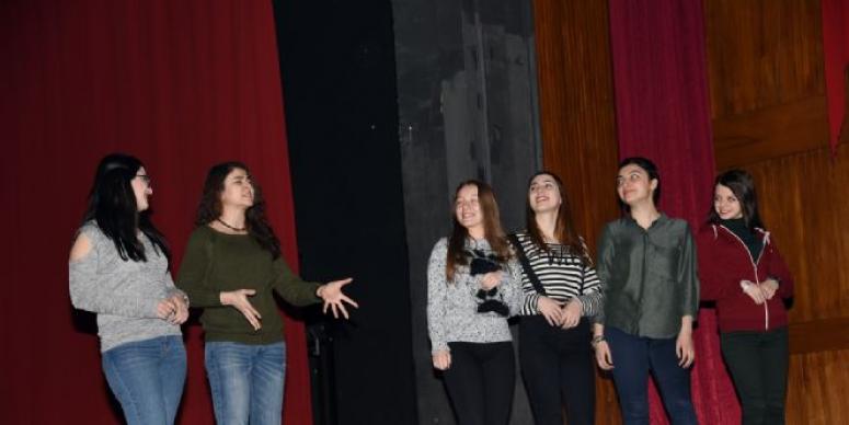 ŞEHİR TİYATROSU YİNE ÇOK GÜLDÜRECEK