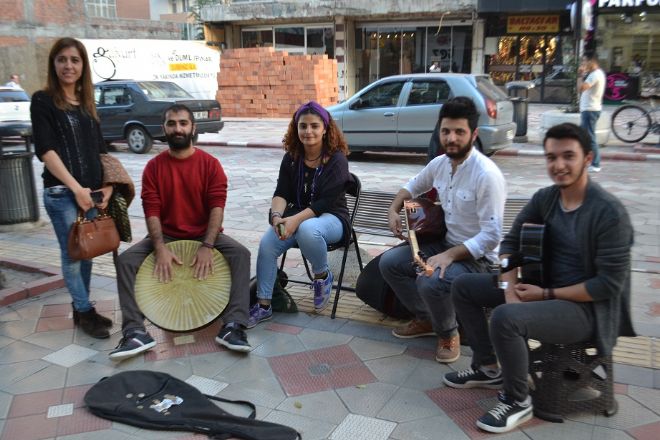 AFYON YEŞİLYOL CADDESİNİ ONLARLA COŞUYOR !!!