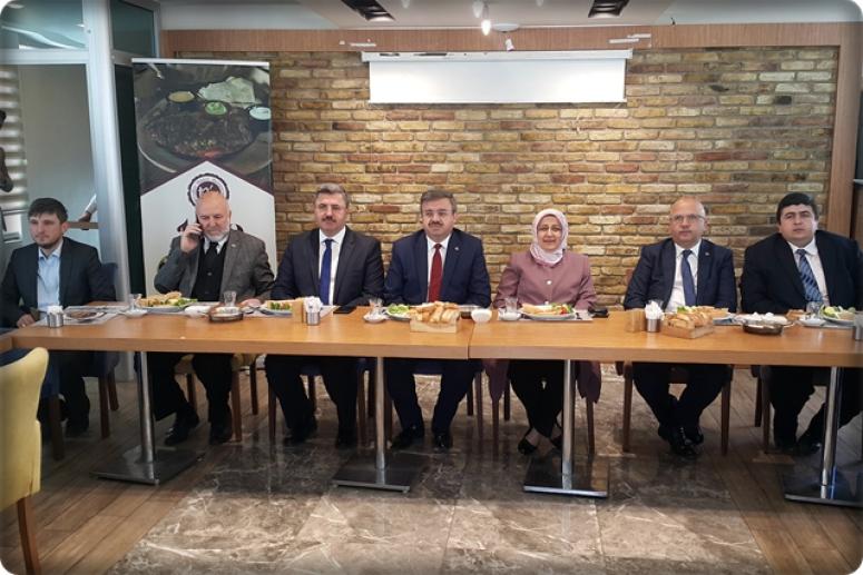 AK Parti İl Başkanlığı STK ve basın mensuplarıyla kahvaltılı toplantıda bir araya geldi
