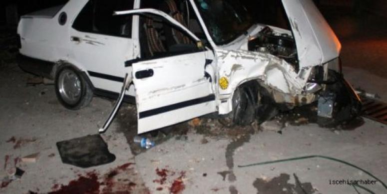 Araç mermer paletine çarptı 1 ağır yaralı