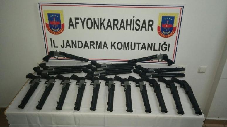Afyon’da 20 Adet Ruhsatsız Tüfek Ele Geçirildi