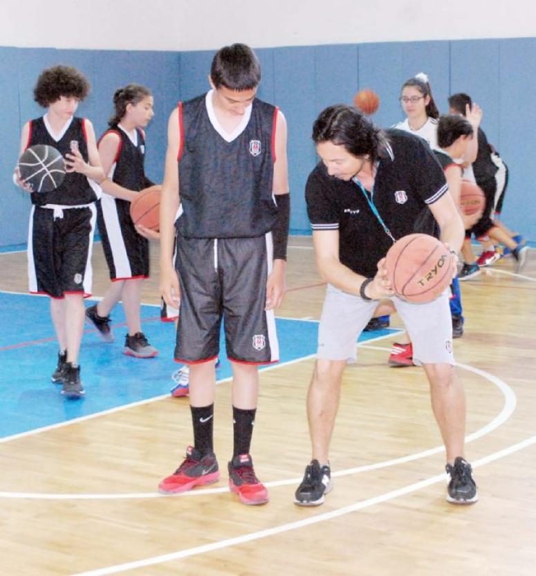 Polat Kaya Afyon Beşiktaş Basketbol Okulunu ziyaret etti