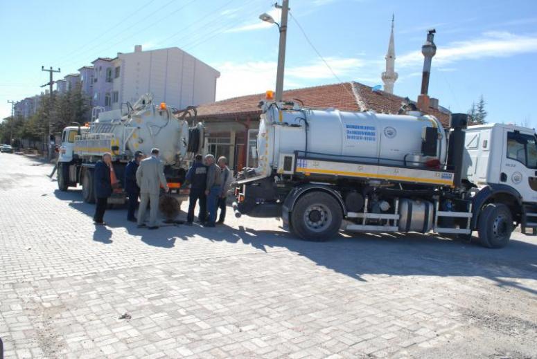 Bolvadin'de Haşerelerle Mücadele Ediliyor.