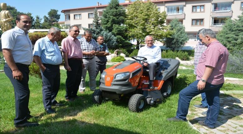 Dinar'da Park Bahçe İşleri Daha Düzenli Olarak Yapılacak