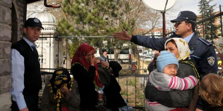 AFYON KENT MERKEZİNDE DİLENCİ OPERASYONLARI SÜRÜYOR