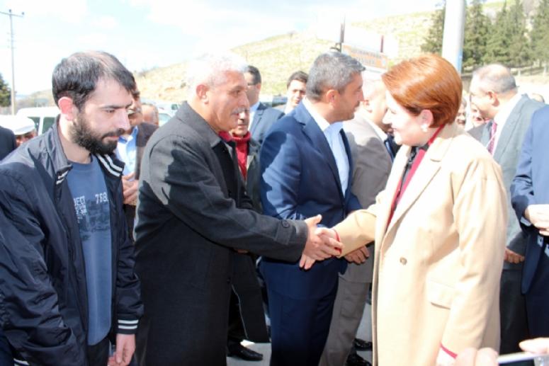 Akşener'in İlk Gezisi Dinar Oldu