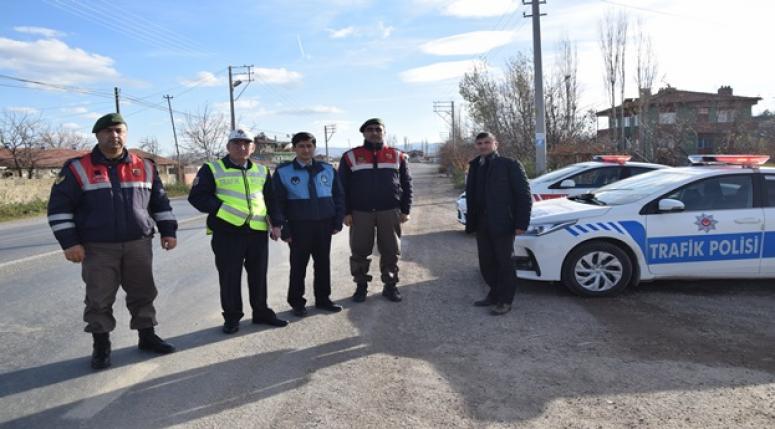 Şuhut'ta Okul Servisleri Trafik Ekipleri Tarafından Denetlendi