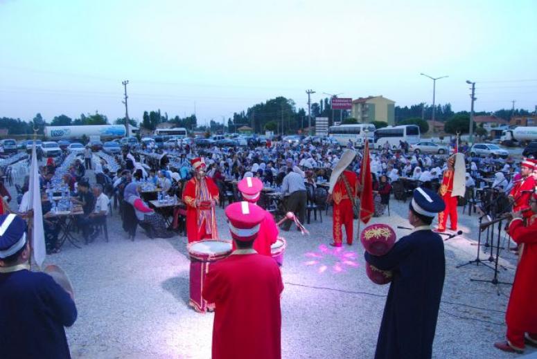 DÜZAĞAÇ BELEDİYESİ TARAFINDAN BÜYÜK İFTAR ORGANİZASYONU