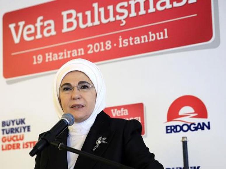 Cumhurbaşkanı eşi Emine Erdoğan, Vefa Buluşması’na katıldı