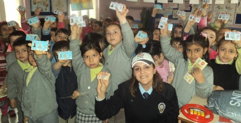 Emniyetten öğrencilere eğitim