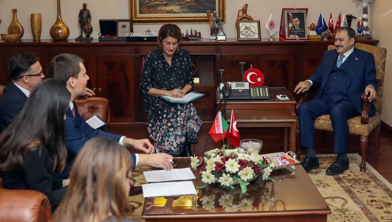 Veysel Eroğlu, Belarus Büyükelçisini makamında kabul etti