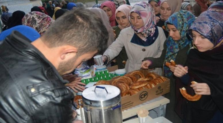 Afyon'da gençler sabah namazında buluştu