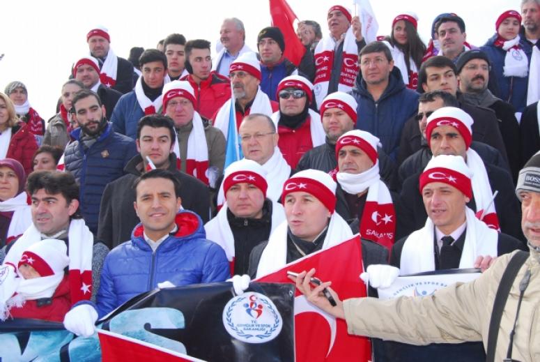 GENÇLİK MERKEZİ SARIKAMIŞ ŞEHİTLERİ İÇİN YÜRÜDÜ