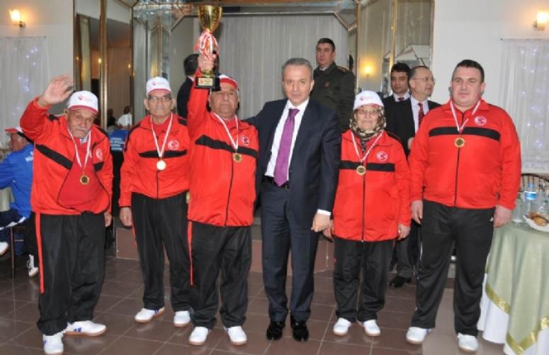 İlimiz Protokolü Huzurevi Sakinleri ile Akşam Yemeğinde Bir Araya Geldi