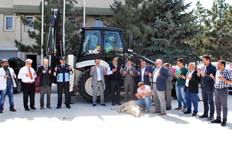 İscehisar Belediyesi Araç Filosuna Yeni Bir İş Makinası Daha Kattı
