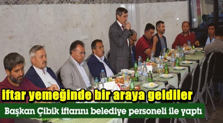 iftar yemeğinde bir araya geldiler