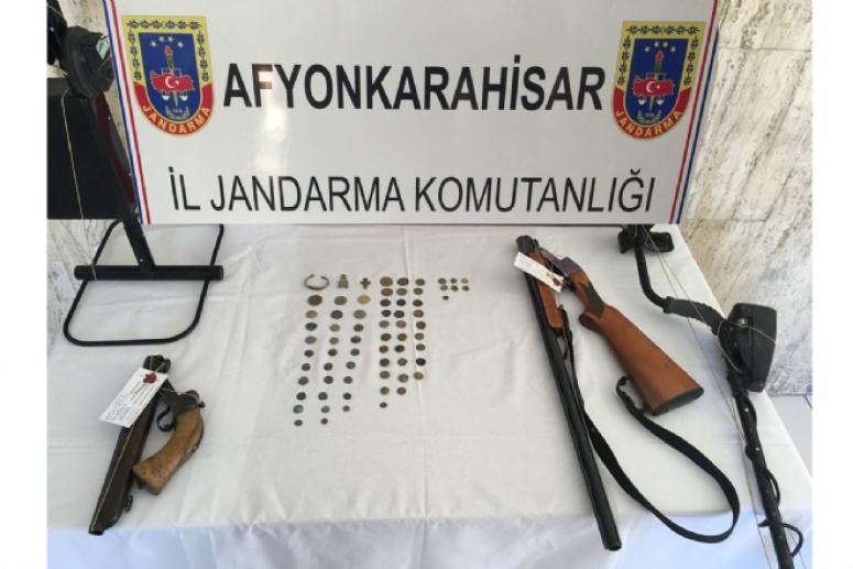 Jandarma Tarihi Eser Kaçakcılarını Yakaladı
