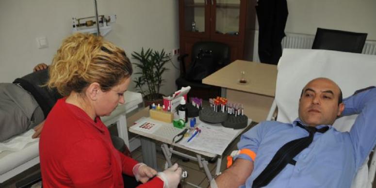 BELEDİYE PERSONELİ KAN BAĞIŞI KAMPANYASINA DESTEK OLDU