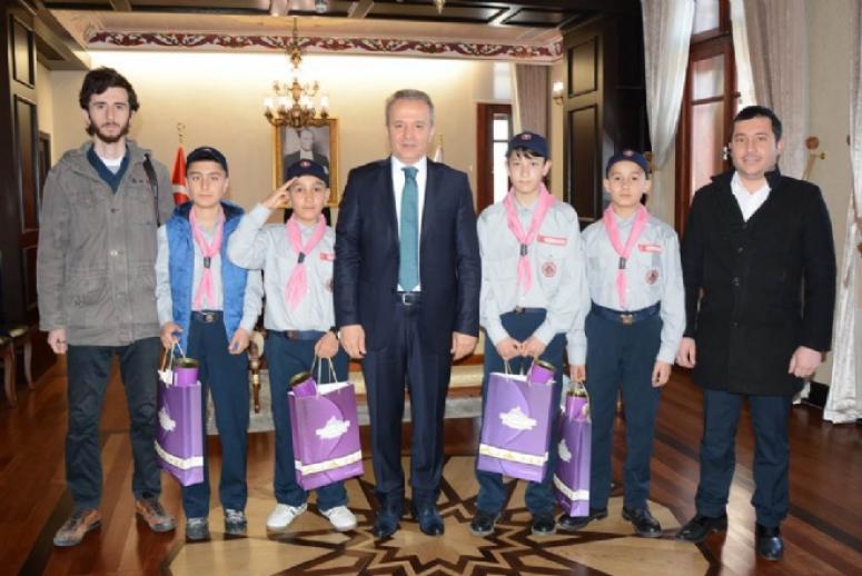 Valimiz Güner, Kanlıca Bilgi Evi Öğrencilerini Makamında Kabul Etti.