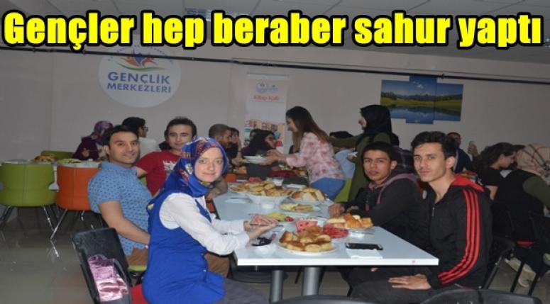 Gençler hep beraber sahur yaptı