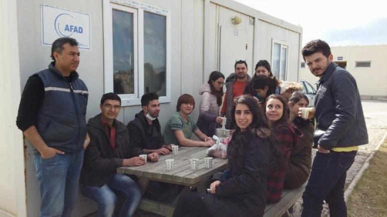Karahisar Gençlik Merkezi Hayvan Bakım evini ziyaret etti.