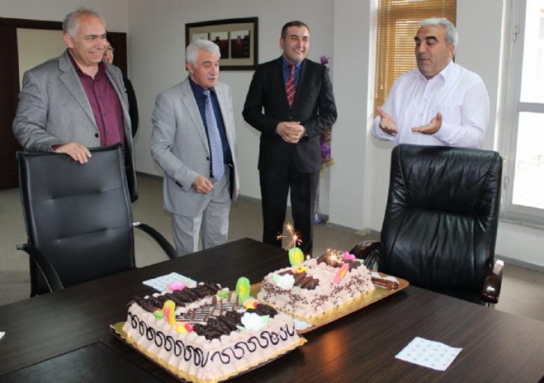 BAŞKAN KARGIN'A SÜPRİZ DOĞUM GÜNÜ PASTASI