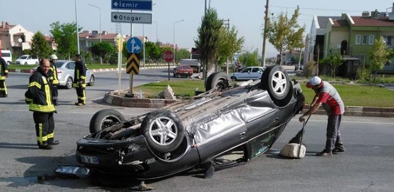 AFYON’DA TRAFİK KAZASINDA KARI KOCA YARALANDI