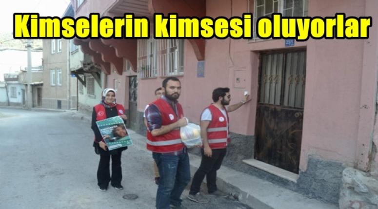 Kimselerin kimsesi oluyorlar