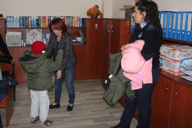 ÖĞRENCİLERE KIŞLIK YARDIM