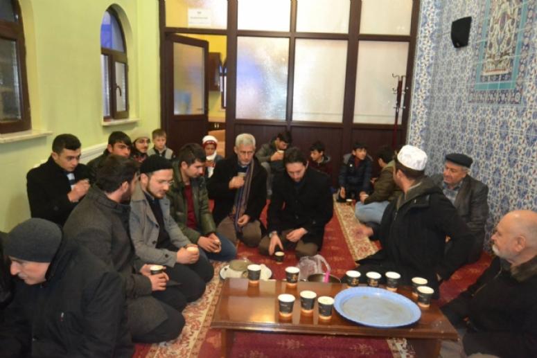 Afyonda gençler sabah namazında bir araya geldi