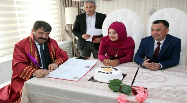 Dinar Belediye Başkanı Nihat Sarı İlk Nikahını Kıydı