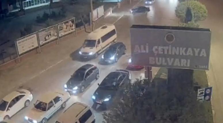 Afyon'da Otomobil reklam panosuna girdi