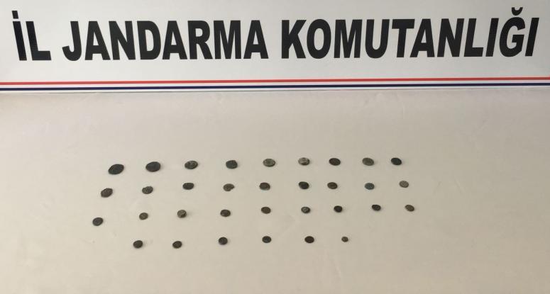 Roma dönemine ait 33 sikke ele geçirildi
