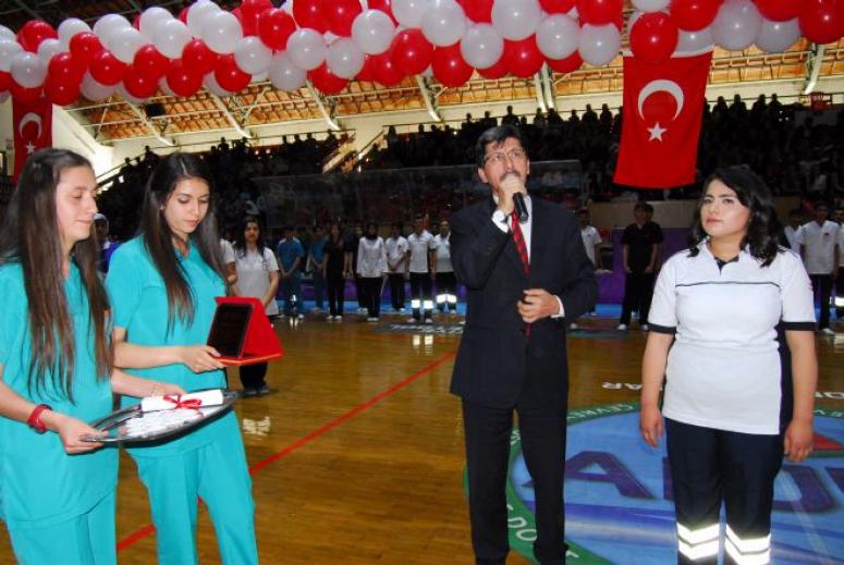 SAĞLIK MESLEK LİSESİ 2015-2016 MEZUNİYET TÖRENİ YAPILDI