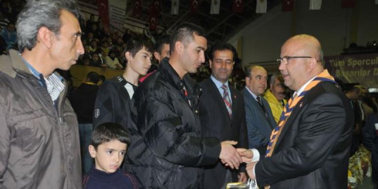 SPORA YİNE DEV DESTEK
