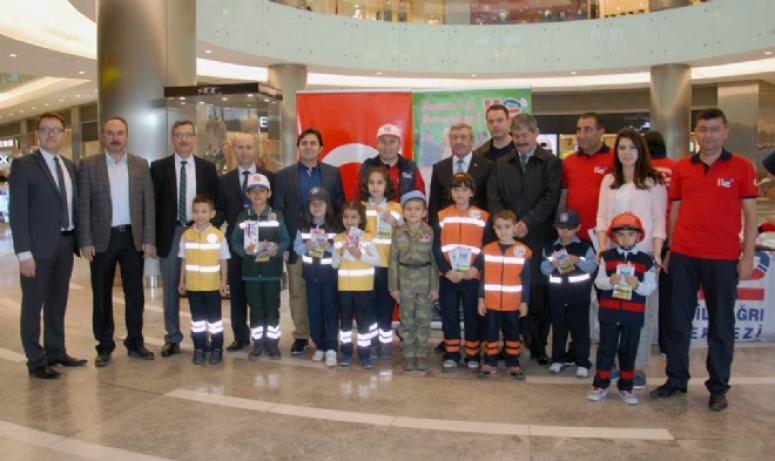 Afyon 112 Acil Çağrı Merkezi Farkındalık Yaratmak İçin Stant Açtı
