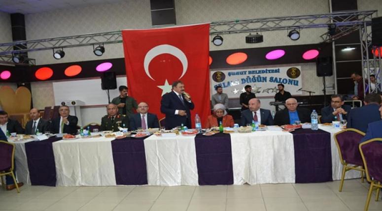 PROF. DR.VEYSEL EROĞLU İFTAR YEMEĞİ VERDİ