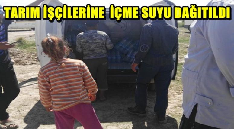 AFYONKARAHİSAR'DA TARIM İŞÇİLERİNE İÇME SUYU DAĞITILDI