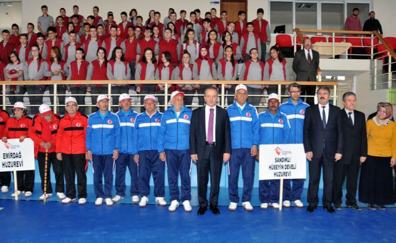 1. Yetişkin Gençler Bocce Oyunlarında Huzurevleri Sakinleri Birbiriyle Yarıştılar.