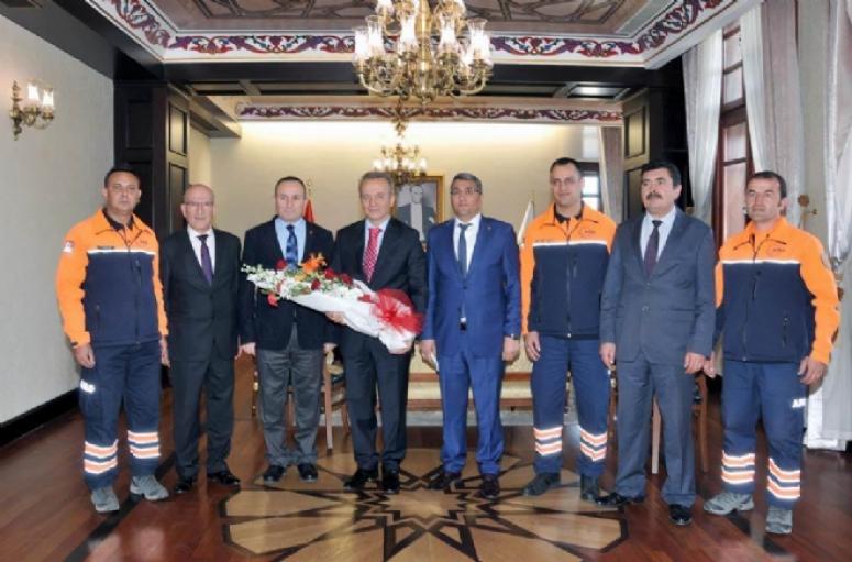 Valimiz Güner Deprem Haftası Nedeniyle AFAD Müdür ve Çalışanlarını Makamında Kabul Etti.
