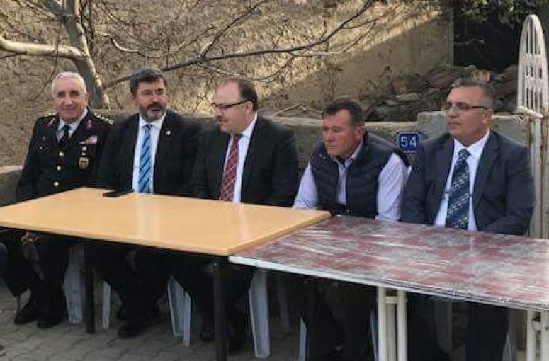 Vali tutulmaz şehit ailesini ziyaret etti