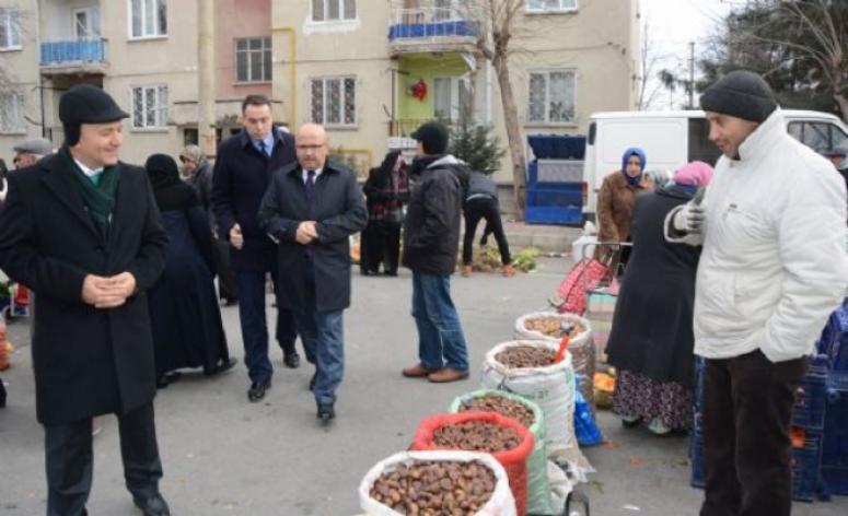 Vali Güner aileleri evlerinde ziyaret etti